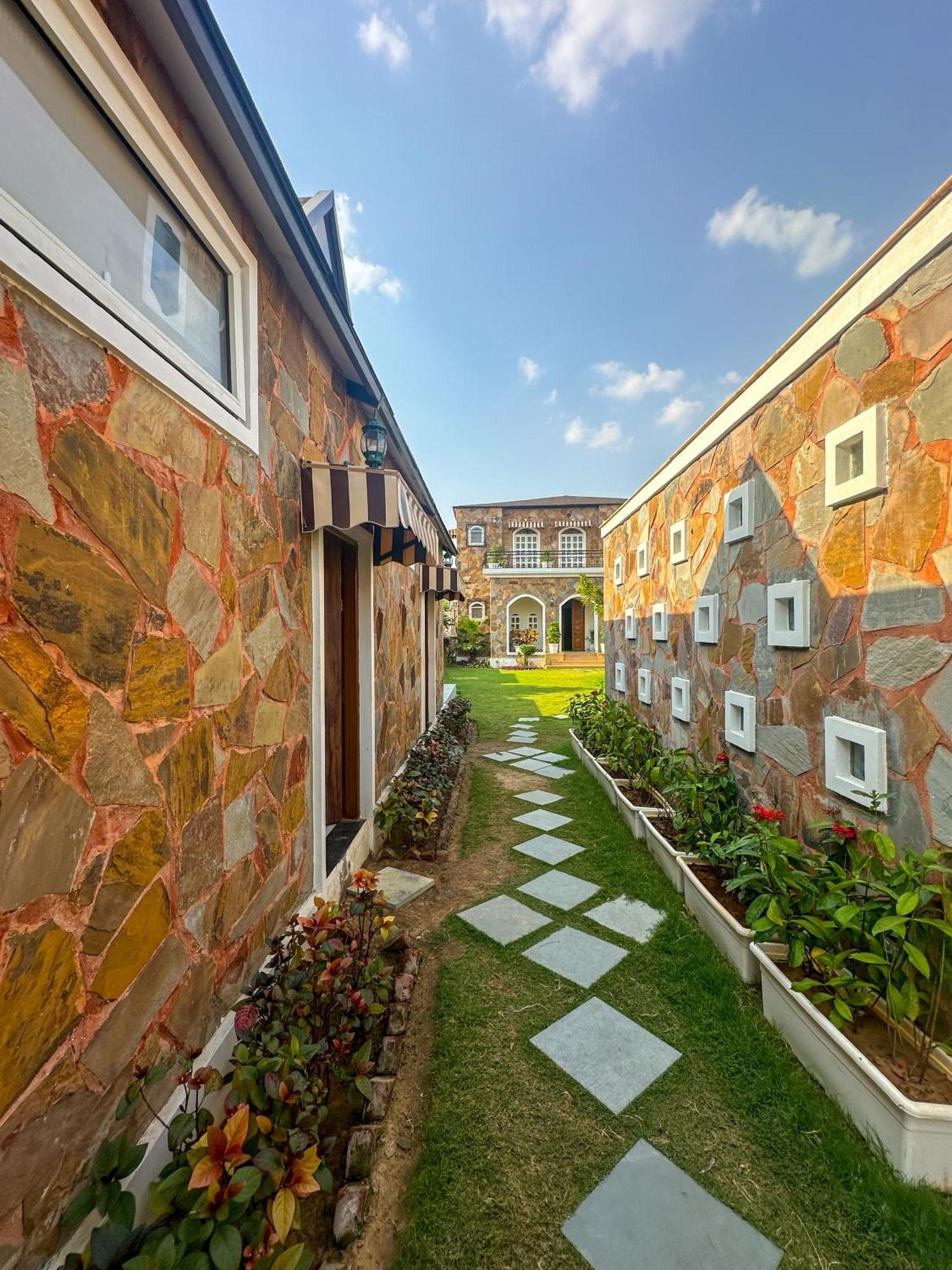 Elivaas 3 Bhk With Pvt Pool & Lush Garden - Oakwood Villa Jaipur Dış mekan fotoğraf